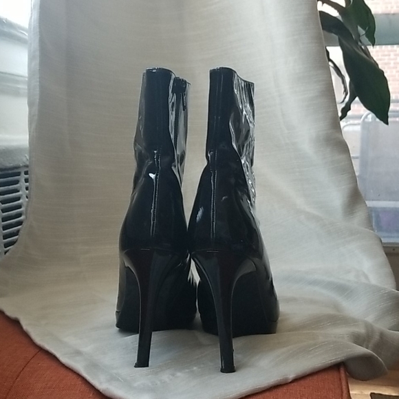 Stuart Weitzman patent ankle bootie zip up 7.5 - Picture 5 of 8
